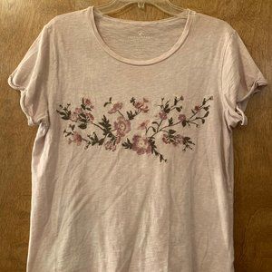 American Eagle Outfitters Women's Light Pink Floral Embroidered Tee Size Medium